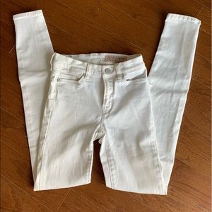 White skinny jeans